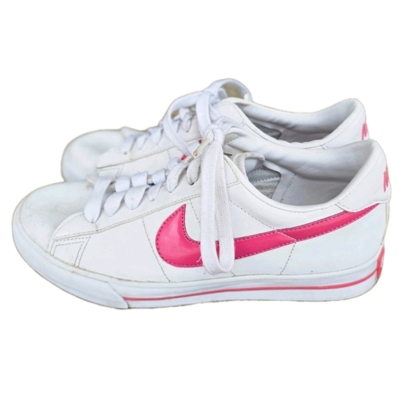 Nike Women\'s Pink White Sneaker Shoes Sweet Classic Heart Leather Size 8 Vintage